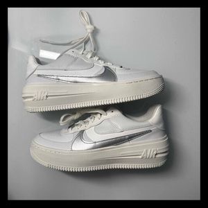 Wmns Air Force 1 PLT.AFORM 'White Metallic Silver'